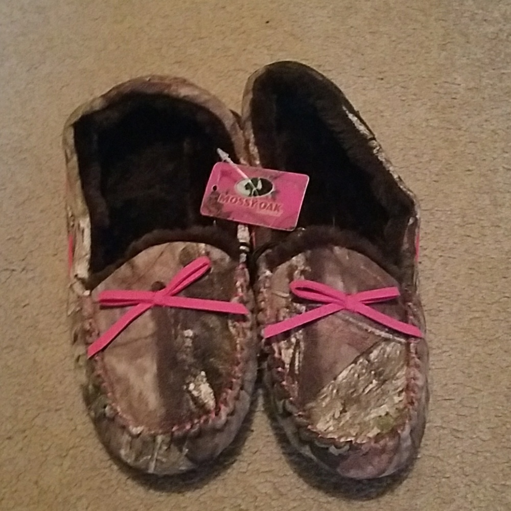 Mossy oak slippers, NWT